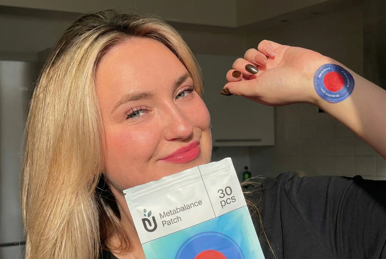 Woman holding Puriasaki Berberine Patch